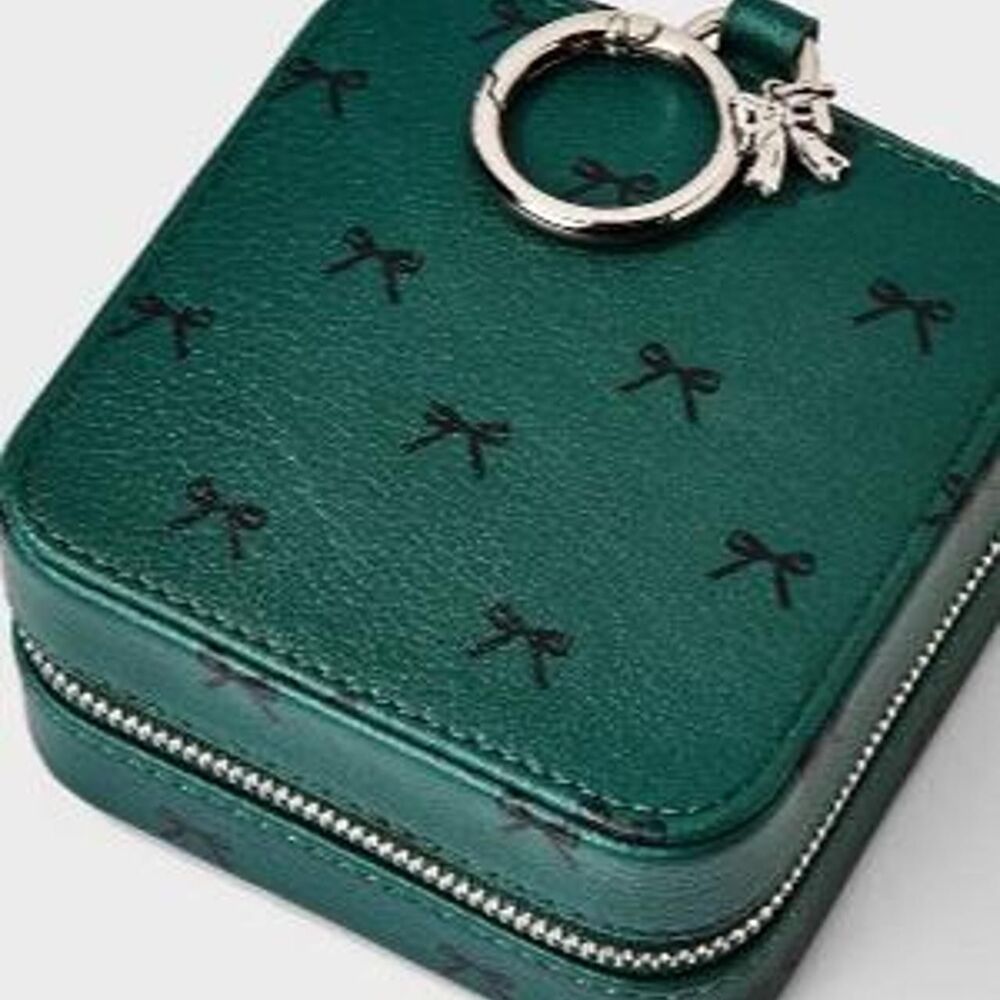 NWT emerald Green with bow accents, Jewlery box